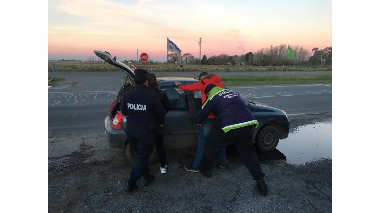 Pareja aprehendida por circular con sustancias ilegales